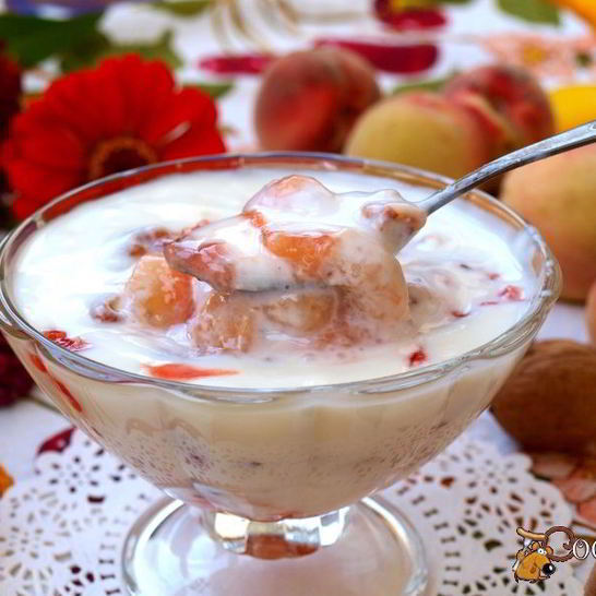 Рецепт десерта из персиков с грецкими орехами и йогуртом