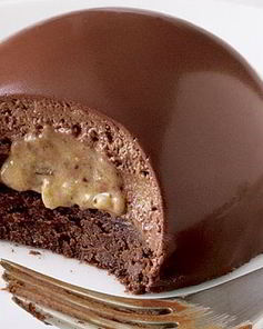 Десерт Шоколадная бомба на сливках