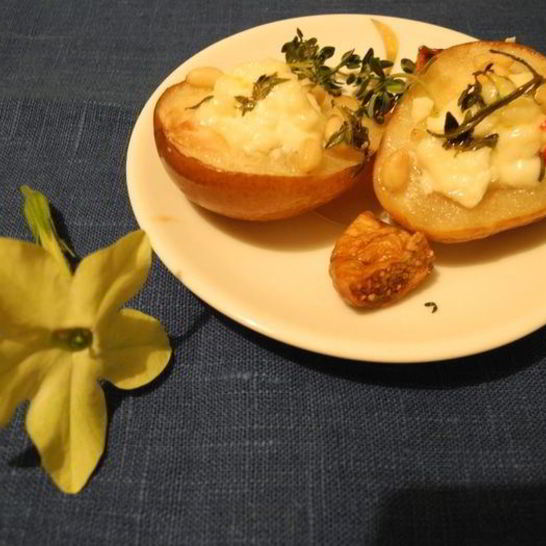 Рецепт груши запеченной с сырома и травами