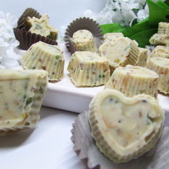 Рецепт конфет из белого шоколада с орешками и цукатами