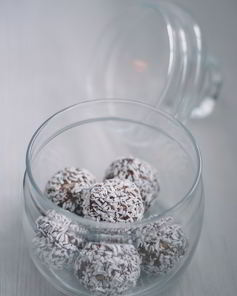 Конфеты из фиников с орехами