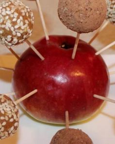 Марципановые конфеты из нута, миндаля и фиников