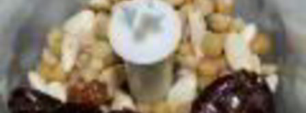 марципановые конфеты из нута, миндаля и фиников. Шаг 4