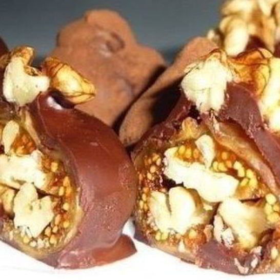 Рецепт шоколадных конфет из инжира с грецкими орехами