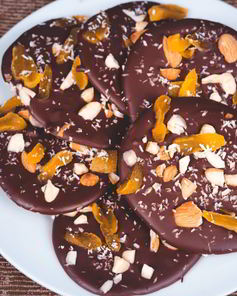 Шоколадные конфеты с орехами и курагой