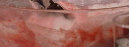 бисквитный рулет с вишневым кремом и малиной. Шаг 12