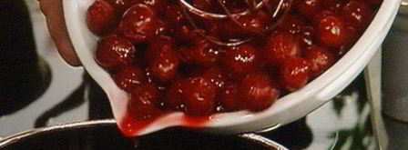 бисквитный рулет с вишневым кремом и малиной. Шаг 8