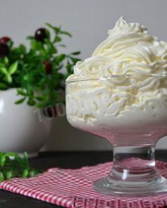 Крем из сливок и сахарной пудры