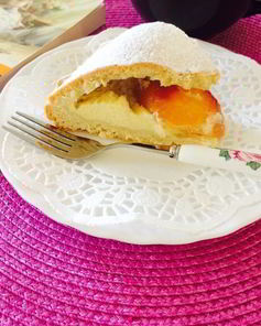 Кростата с кремом и персиками