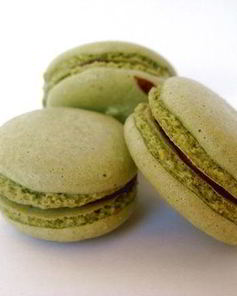 Макаруны с чаем матча и шоколадным кремом