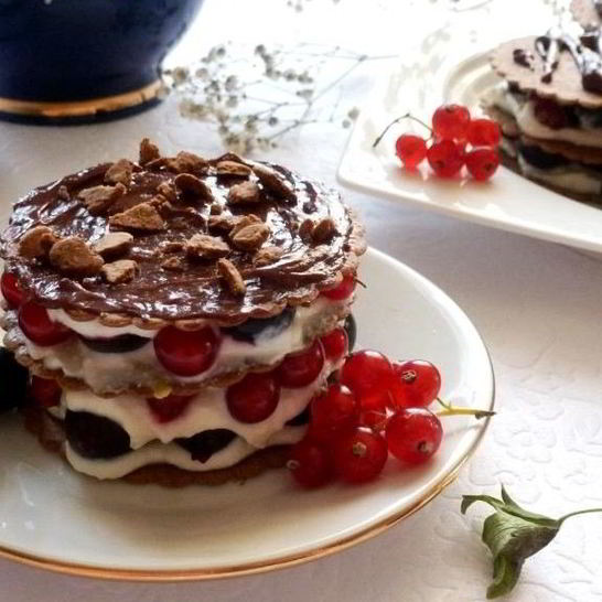 Рецепт мильфея с творожным кремом, крыжовником и смородиной