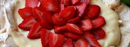 павлова с клубникой и заварным кремом. Шаг 5