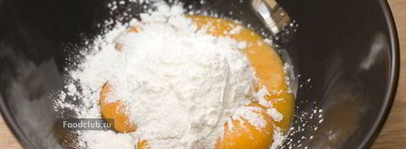 павлова с заварным кремом и ягодами. Шаг 3