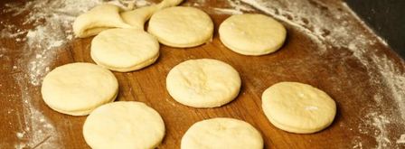 пончики берлинеры с заварным кремом и шоколадной помадкой. Шаг 4