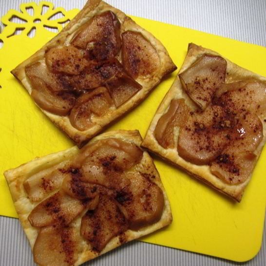 Рецепт слойки с консервированной грушей и заварным кремом