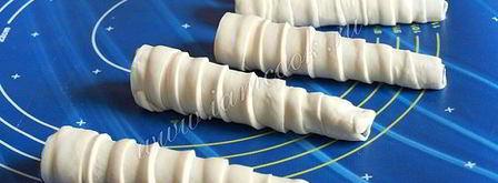 трубочки из слоеного теста с кремом. Шаг 4