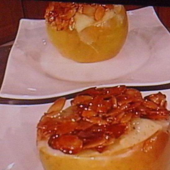 Рецепт заварного крема-пудинга, запеченного в яблоке, под миндальной корочкой