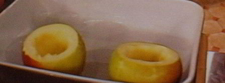 заварной крем-пудинг, запеченный в яблоке, под миндальной корочкой. Шаг 4