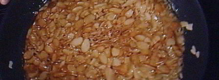 заварной крем-пудинг, запеченный в яблоке, под миндальной корочкой. Шаг 5