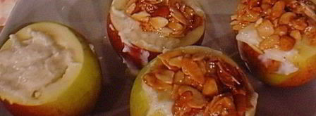 заварной крем-пудинг, запеченный в яблоке, под миндальной корочкой. Шаг 6