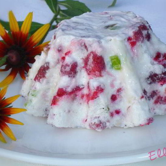 Рецепт малинового десерта с цукатами и орехами