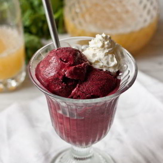 Рецепт черничного мороженого на сметане