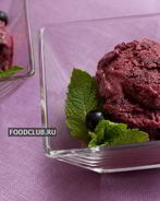 Черничное мороженое со сгущенкой