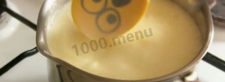 домашнее мороженое без сливок с клубничным соусом. Шаг 3