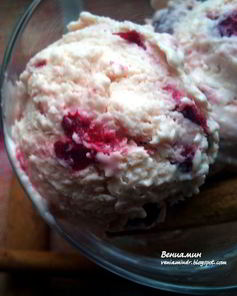 Йогуртовое мороженое с вишней