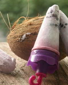 Кокосовое мороженое с ежевикой