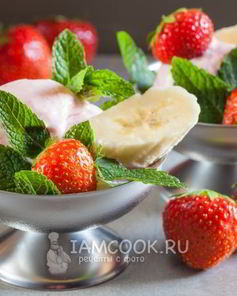 Мороженое из банана и клубники