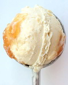Мороженое с кешью-пастой, ванилью и яблочным вареньем