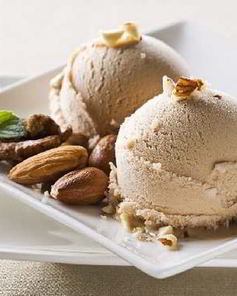 Мороженое с орехами во фритюре