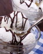 Мороженое с шоколадным узором