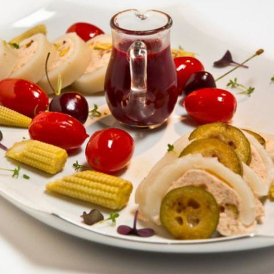 Рецепт кальмара с муссом из лосося под вишневым соусом