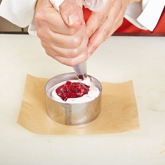 Рецепт легкого мусса с клюквенно-медовым соусом