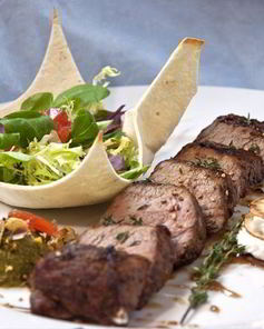 Нежная говядина с муссом из кабачка и кремом из козьего сыра