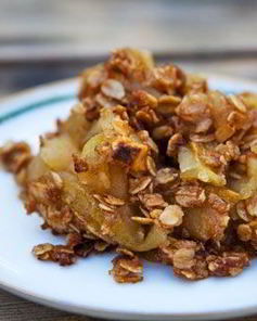 Овсяный крамбл с яблоком