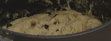 кулич с миндалем и изюмом. Шаг 12