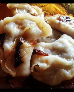 Пасхальные вареники с капустой и карамелезированным луком