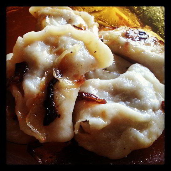 Рецепт пасхальные вареники с капустой и карамелезированным луком