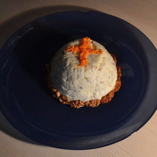 Рецепт сливочной пасхи с грецкими орехами и финиками
