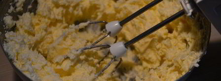 сливочная пасха с грецкими орехами и финиками. Шаг 3