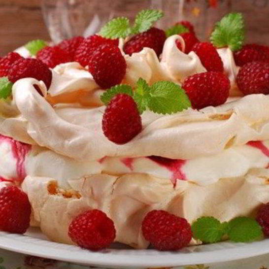 Рецепт праздничного десерта павлова с малиной