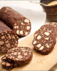 Шоколадно-ореховая колбаска с цукатами