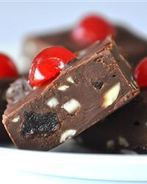 Шоколадный фадж с вишней