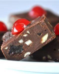 Шоколадный фадж с вишней