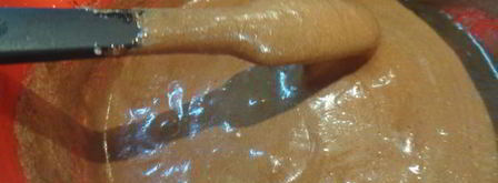 рулет из шоколадного суфле с малиной. Шаг 7