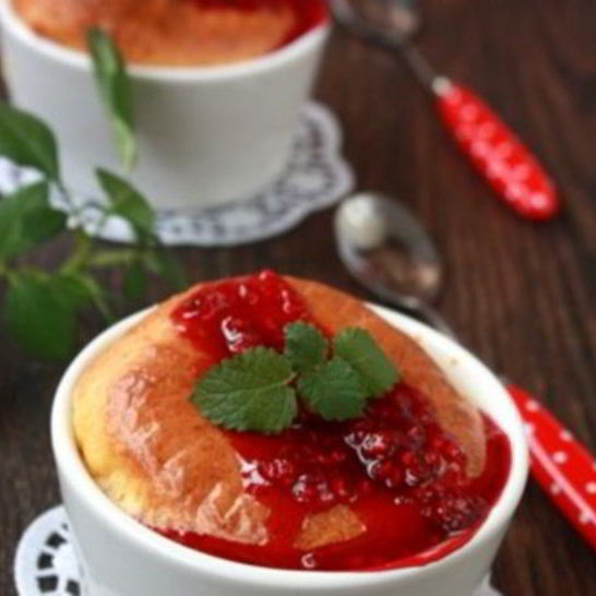 Рецепт сырного новогоднего суфле с малиной