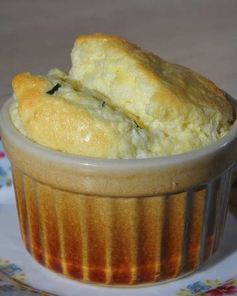 Сырное суфле с зеленым луком и кукурузной мукой